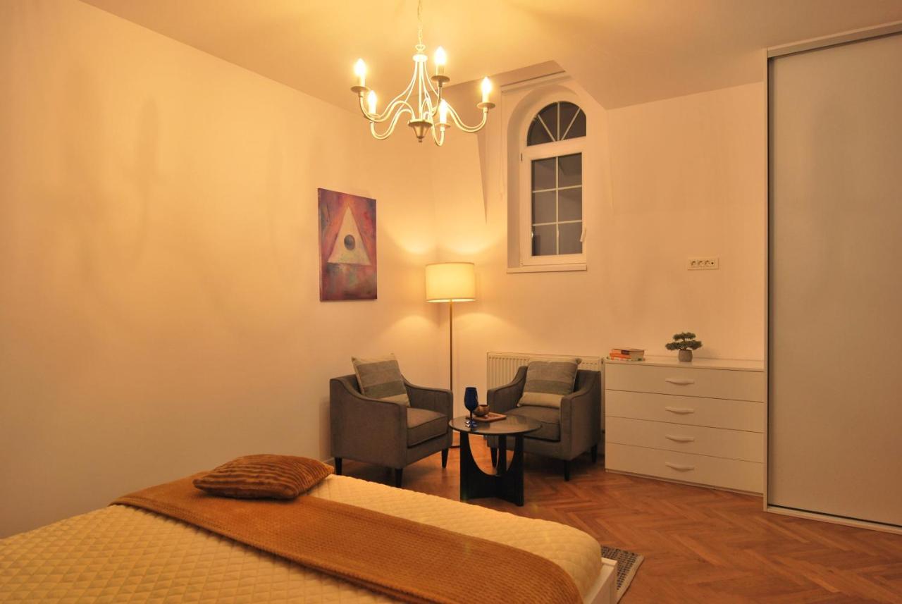 New Apartment In Berindey Villa - Historical Center, Universitate Bukarest Kültér fotó